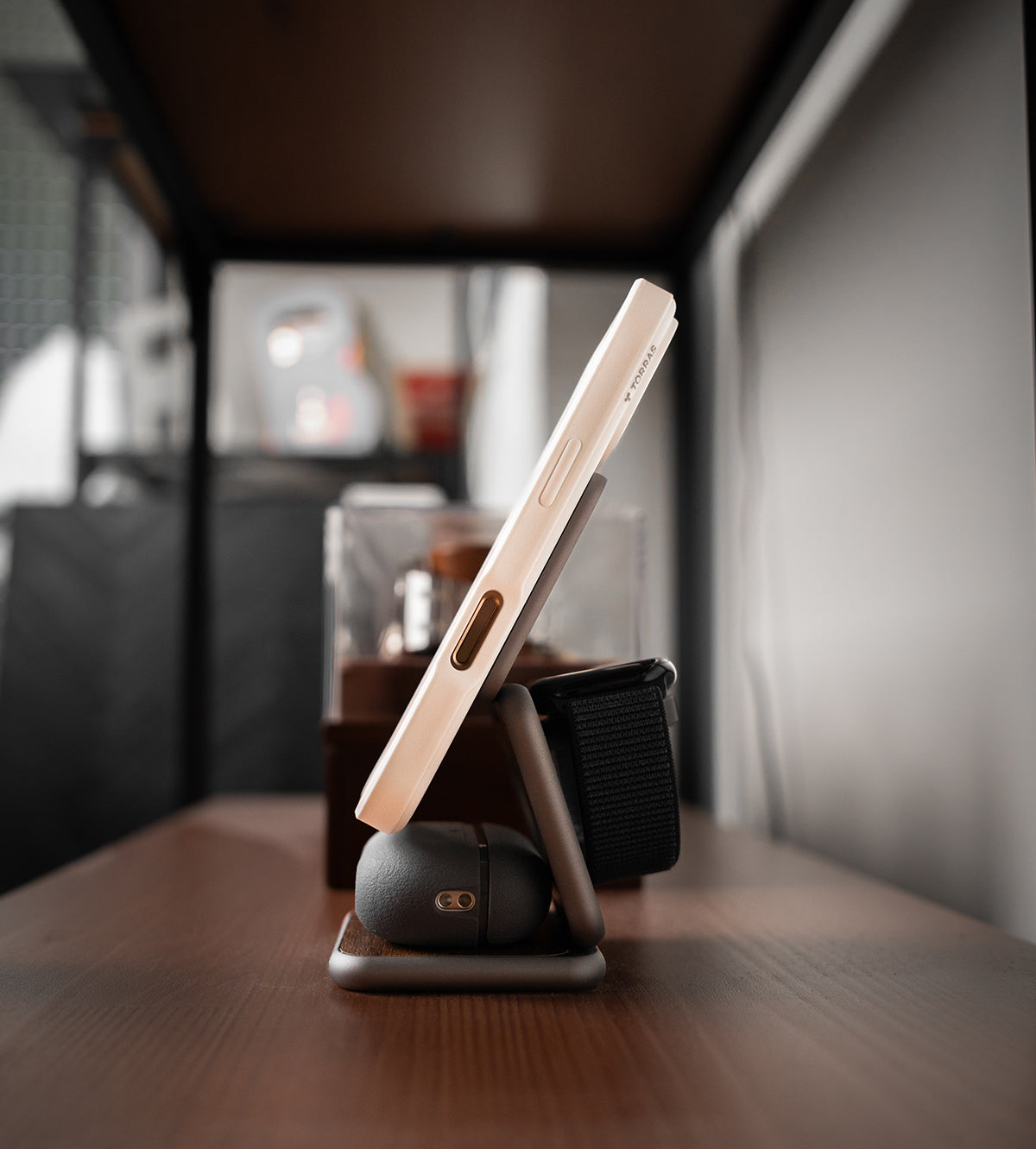 KUXIU X40Q Qi2 3-In-1 Foldable Magnetic Wireless Charging Station - Wood Grain
